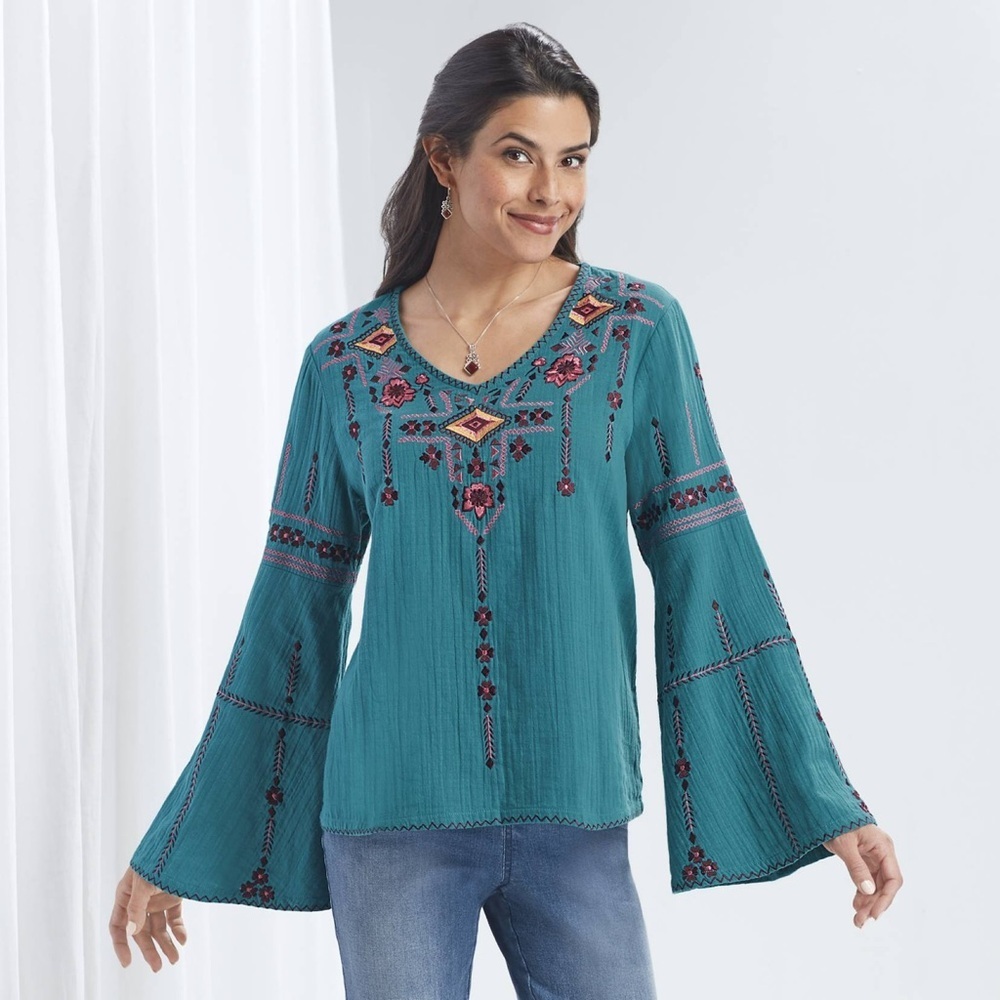 The Pyramid Collection Teal Embroidered Blouse. Medium.